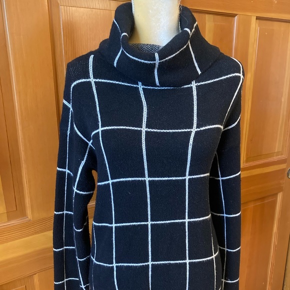 NWT, Lavishly Paris Women's Black Grid Pattern Turtleneck  Sweater. - Picture 16 of 16